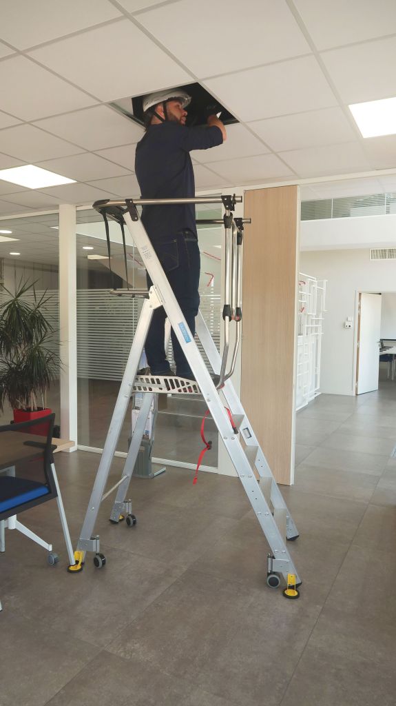 5239084967_199_travail-dans-plafond.jpg